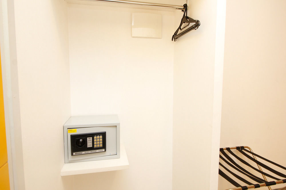 Airy Glodok Pinangsia Raya Jakarta Hotell Exteriör bild